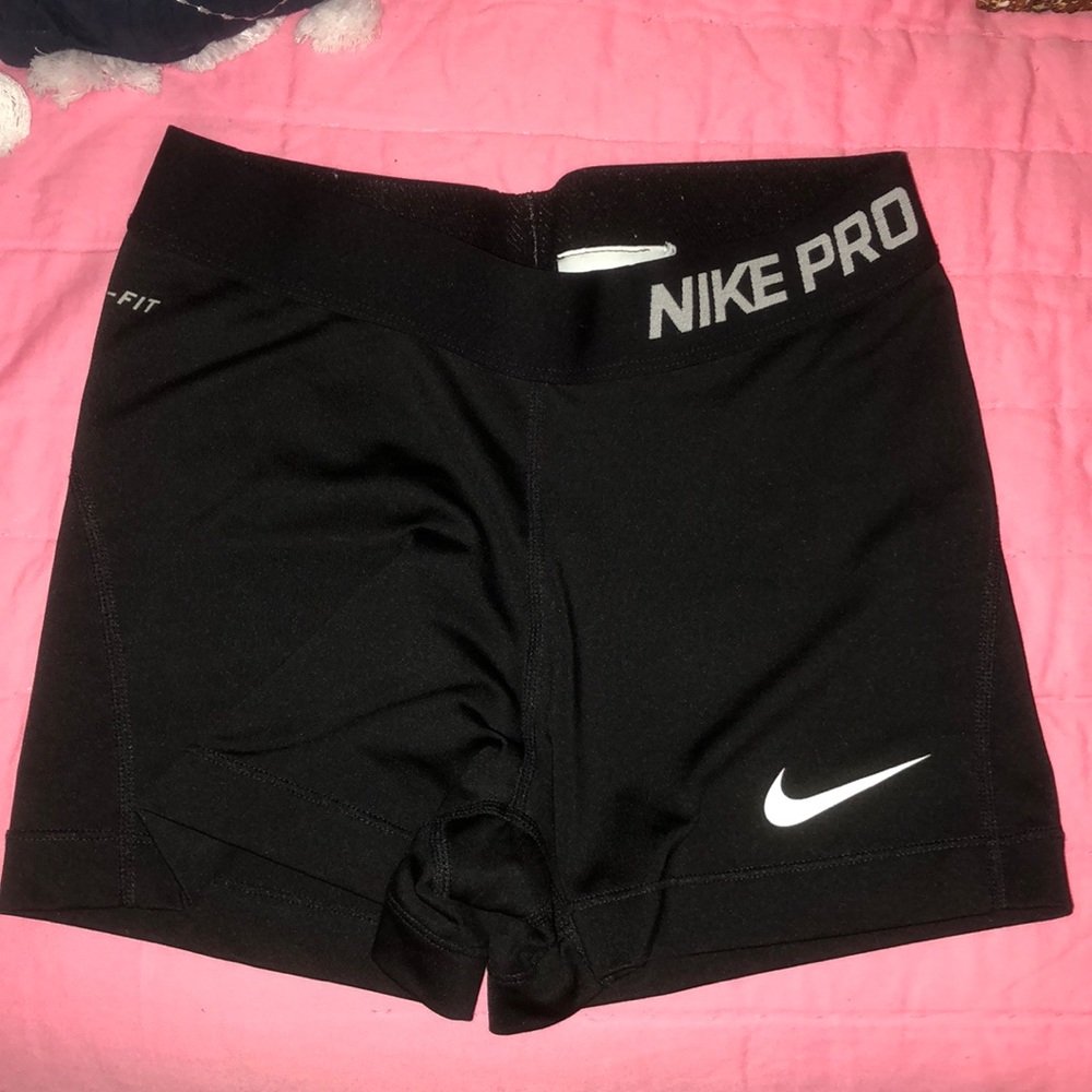 Black Nike Pro